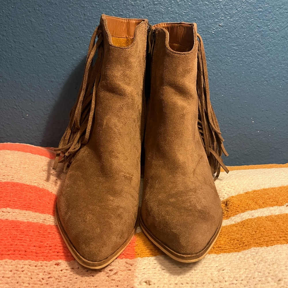 Beast brown ankle boots w/ fringe trim